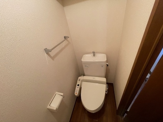 トイレ　温水洗浄便座付き