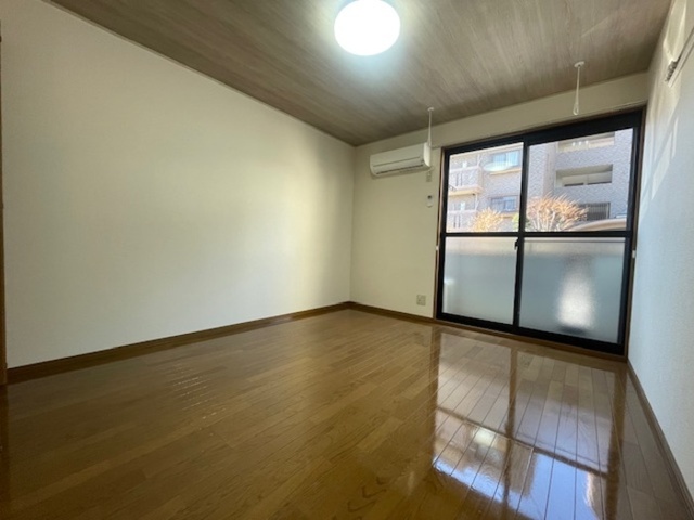 居室・リビング　居室：洋室