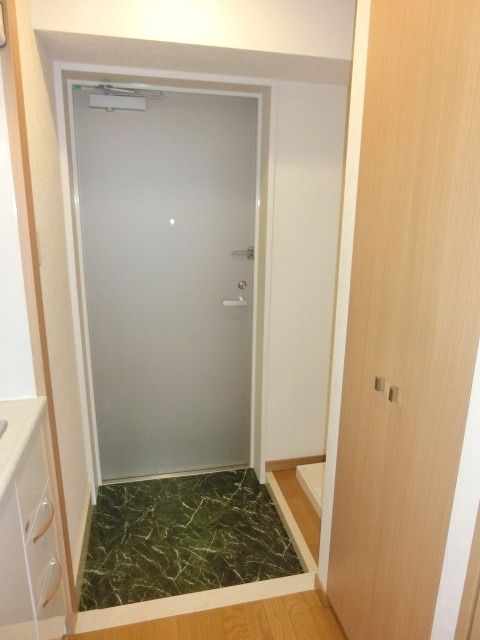 玄関　下駄箱付き玄関