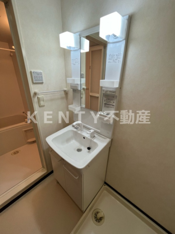 洗面設備　脱衣スペースもあります