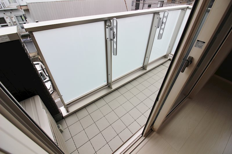 バルコニー　同マンション別号室