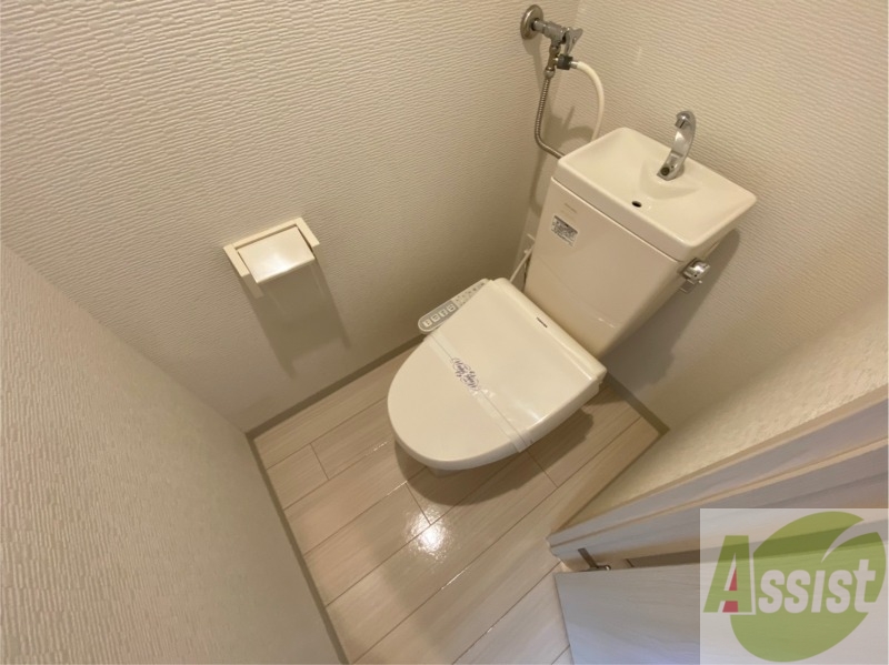 トイレ　ウォシュレット機能がついたトイレ。安心して使用できますね。