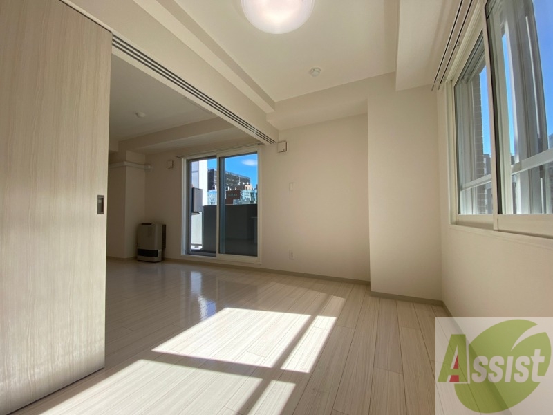 その他部屋・スペース　戸を閉めるとリビングと区切られた寝室にすることができますよ。