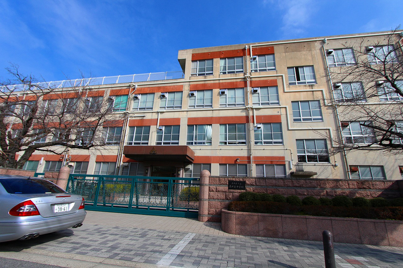 中学校　あずま中学校（中学校）まで889m