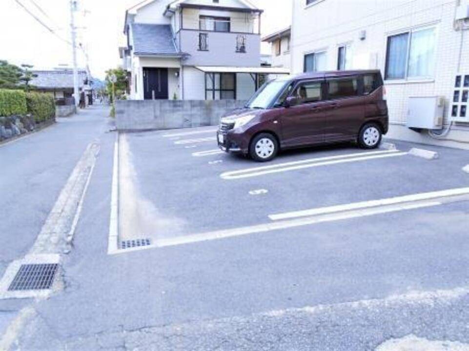駐車場　駐車場
