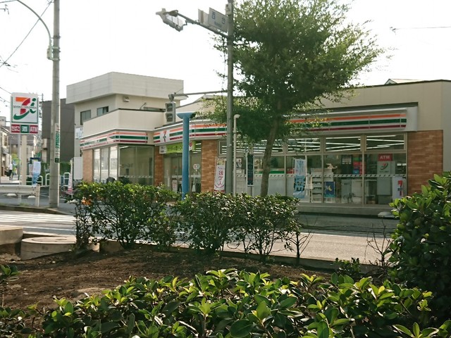 コンビニ　セブンイレブン（コンビニ）まで513m