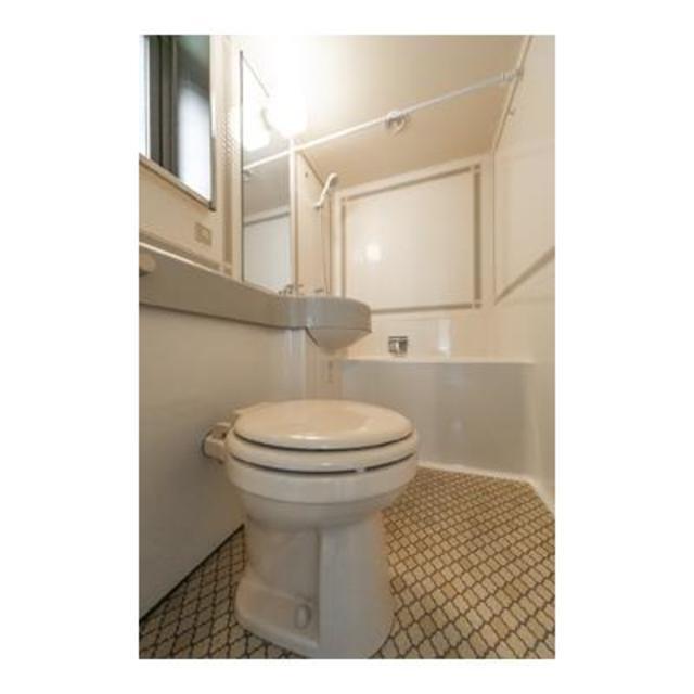 トイレ　※写真は同タイプ住戸です。