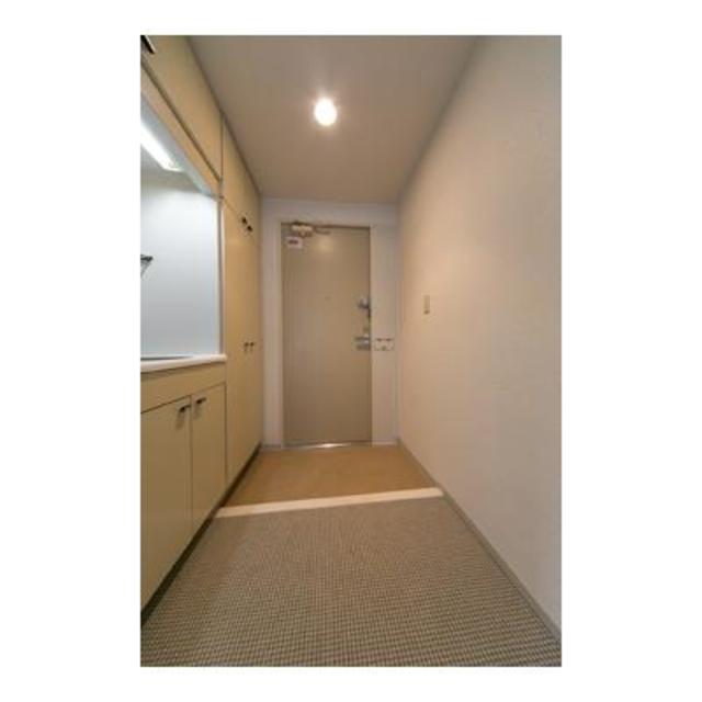 玄関　※写真は同タイプ住戸です。