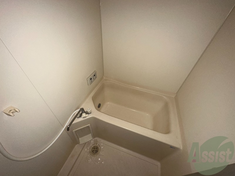 バス・シャワールーム　浴槽スペース的にもゆったり入れると思います。