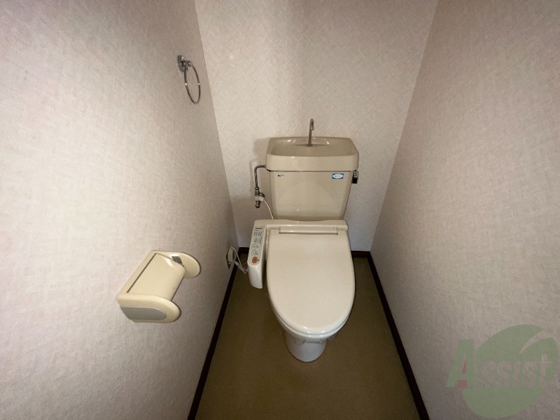 トイレ　温水洗浄便座付きのトイレは、使用しやすくうれしいですね。