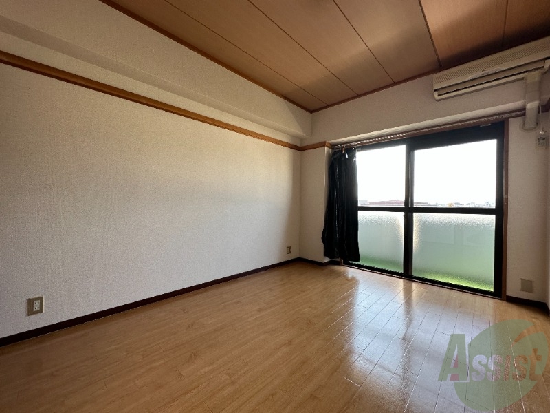 居室・リビング　陽当たりが良く、広々として過ごしやすそうです。