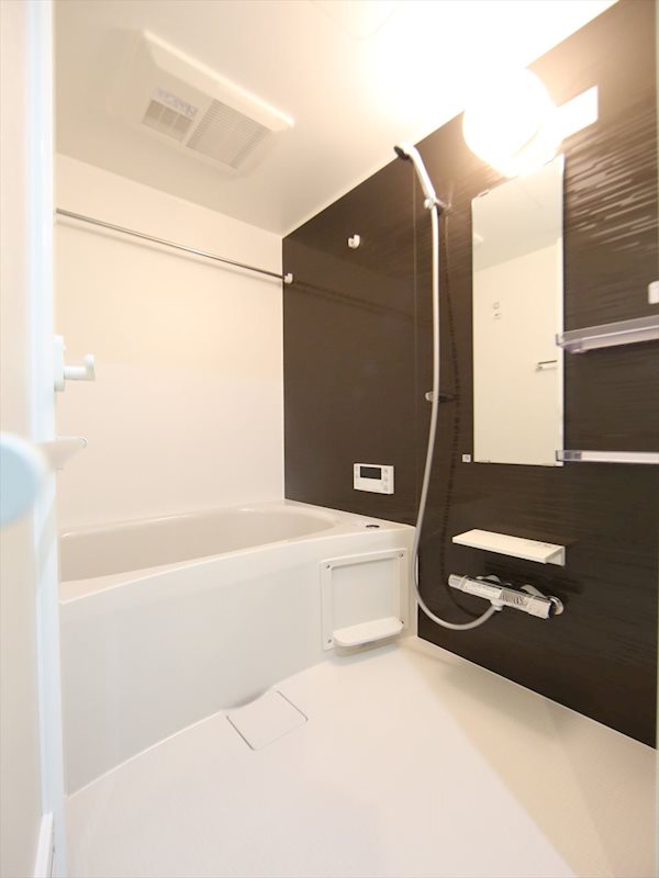 バス・シャワールーム　浴室暖房乾燥機付　追い焚き・オートバス機能付お風呂