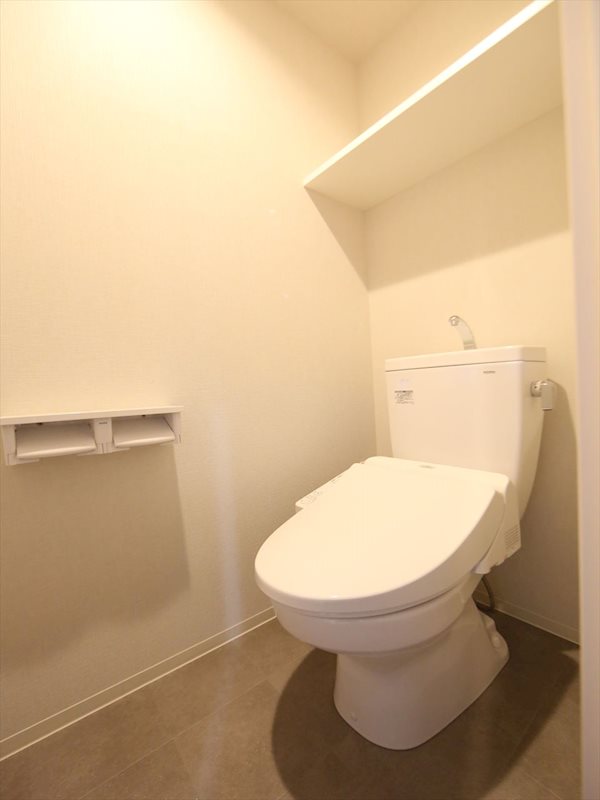 トイレ　温水洗浄暖房便座付トイレ