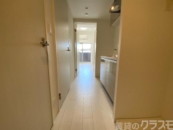 玄関　玄関を一歩入ると・・・こんな感じです。