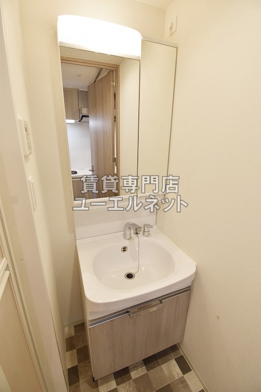 洗面設備　シャワー付洗面台