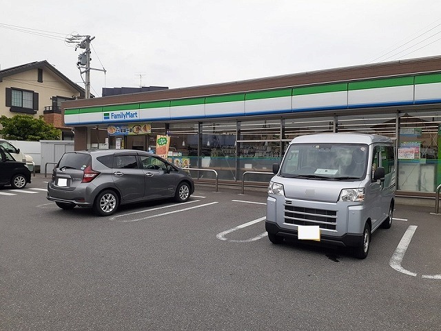 コンビニ　ファミリーマート（コンビニ）まで540m