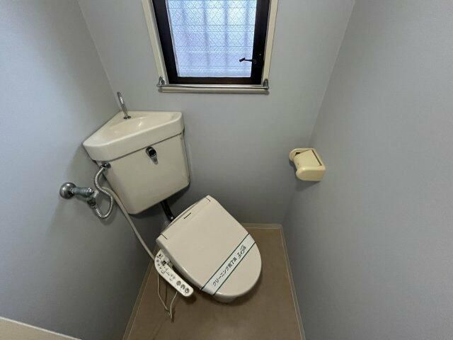 トイレ　温水洗浄便座