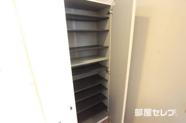 玄関　シューズボックスです