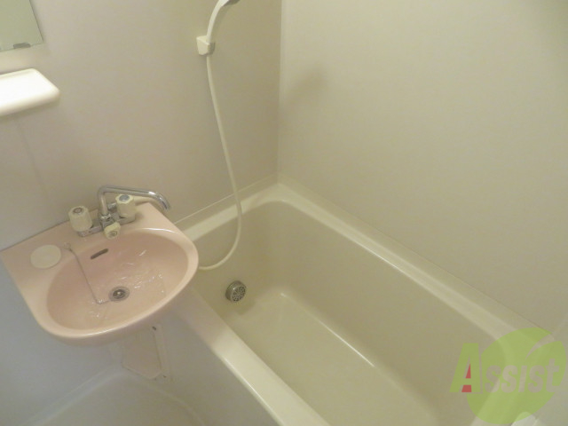 バス・シャワールーム　洗い場と浴槽が広々しているのでお掃除楽々ですねー。