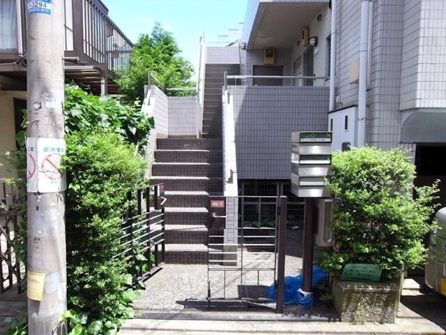 エントランス　建物の入り口です