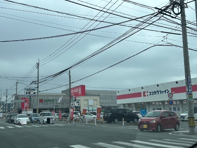 ドラックストア　ココカラファイン諸岡店（ドラッグストア）まで247m