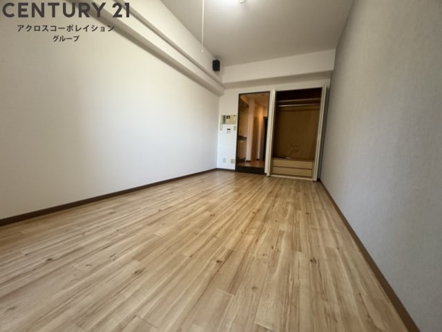 居室・リビング　南向きエアコン付きの洋室です！