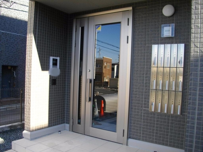 エントランス　エントランスオートロック付き