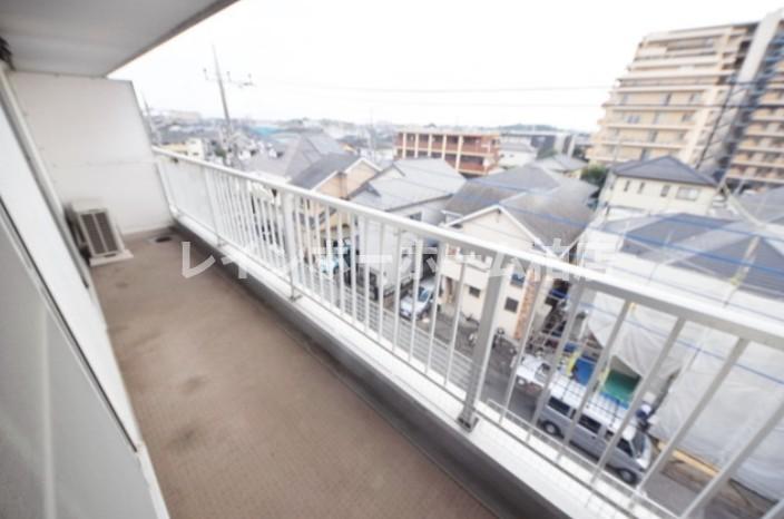 バルコニー　開放的で明るい空間を演出してくれるバルコニーです