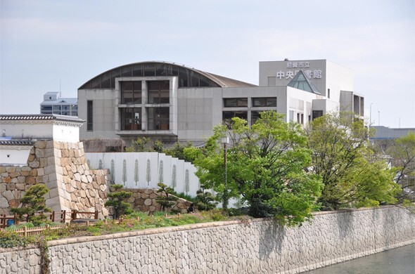 図書館　尼崎市立中央図書館（図書館）まで1110m