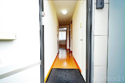 玄関　備品や設備仕様は号室により異なります。現地をご確認ください。