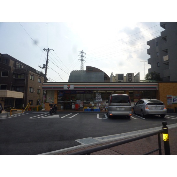 コンビニ　ファミリーマート練馬北町七丁目店（コンビニ）まで192m