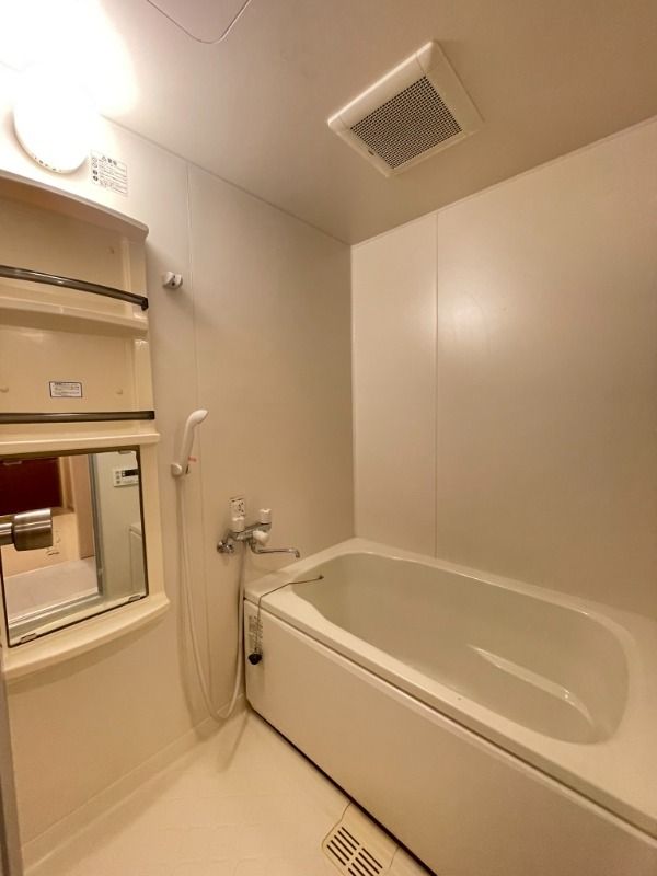 バス・シャワールーム　追い焚き付浴室