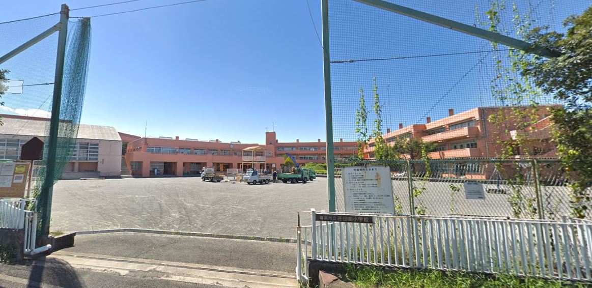 小学校　横浜市立荏田南小学校（小学校）まで964m