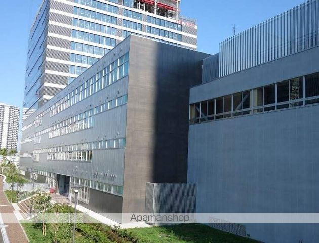 小学校　横浜市立みなとみらい本町小学校（小学校）まで937m