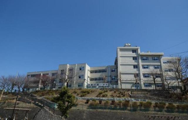 小学校　町田市立本町田東小学校（小学校）まで141m