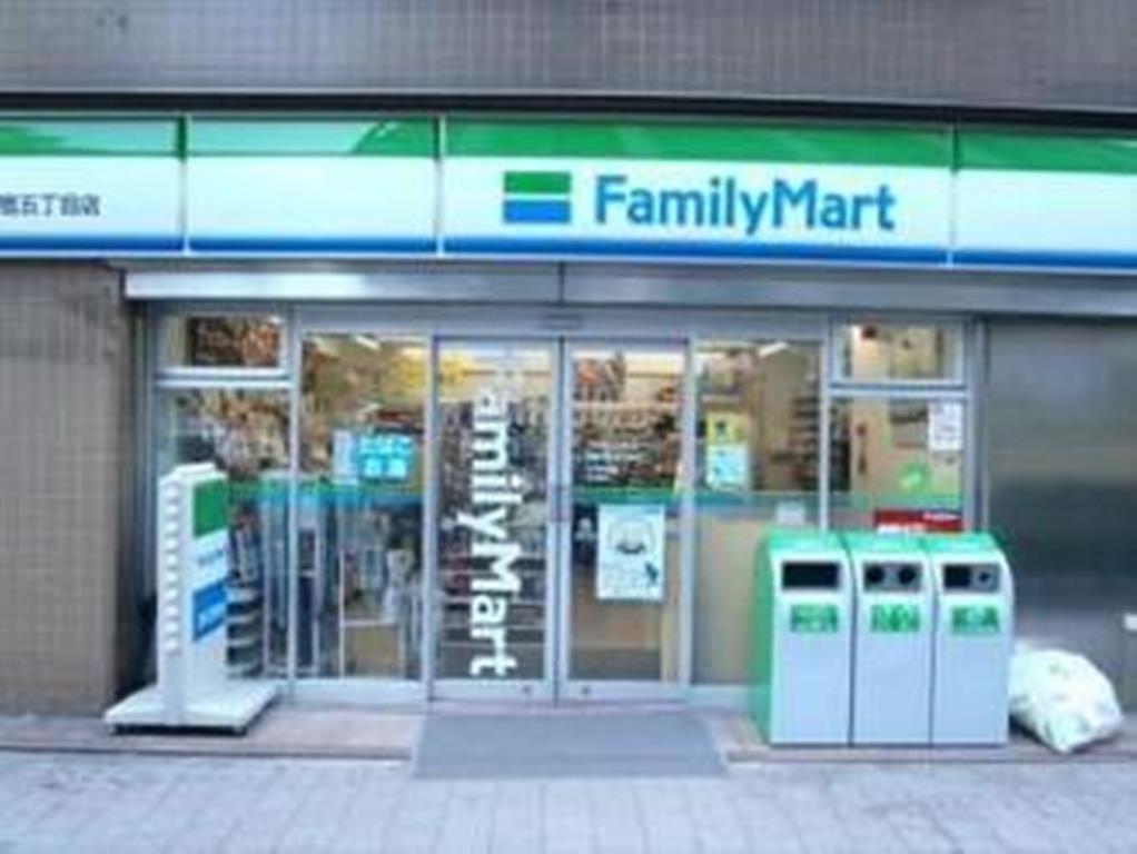 コンビニ　ファミリーマート西新宿五丁目店（コンビニ）まで196m