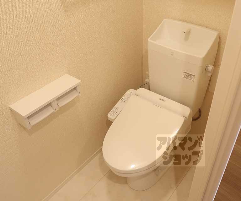 トイレ　３０２号室の写真です。