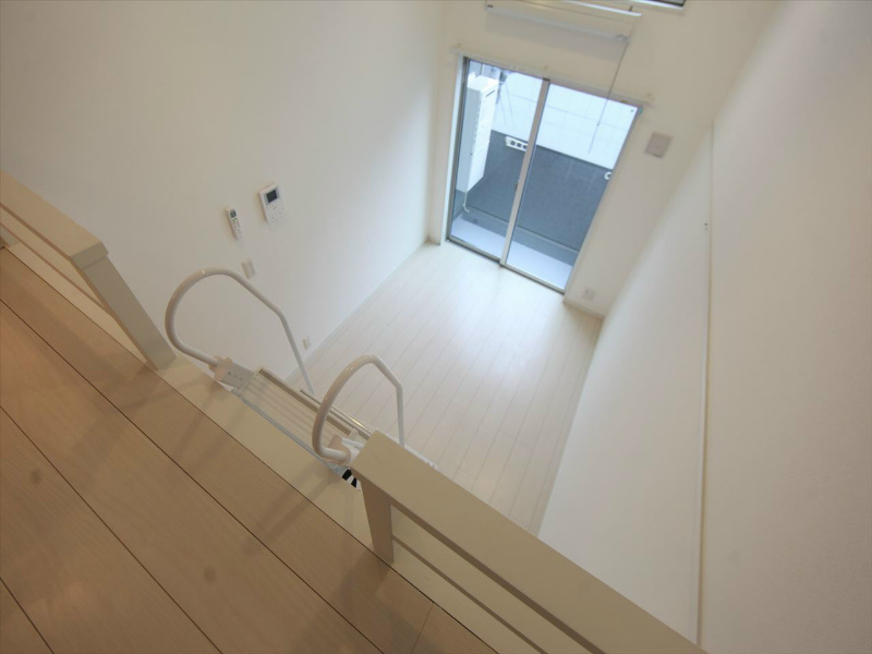 バルコニー　洋室4.8帖　ロフト5.4帖（収納でもお部屋でも使えます）