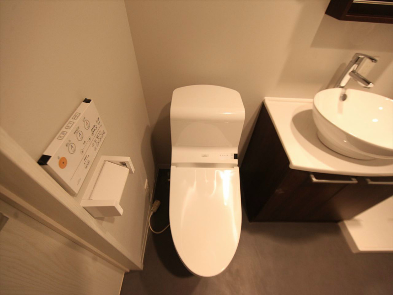 トイレ　温水洗浄暖房便座付トイレ