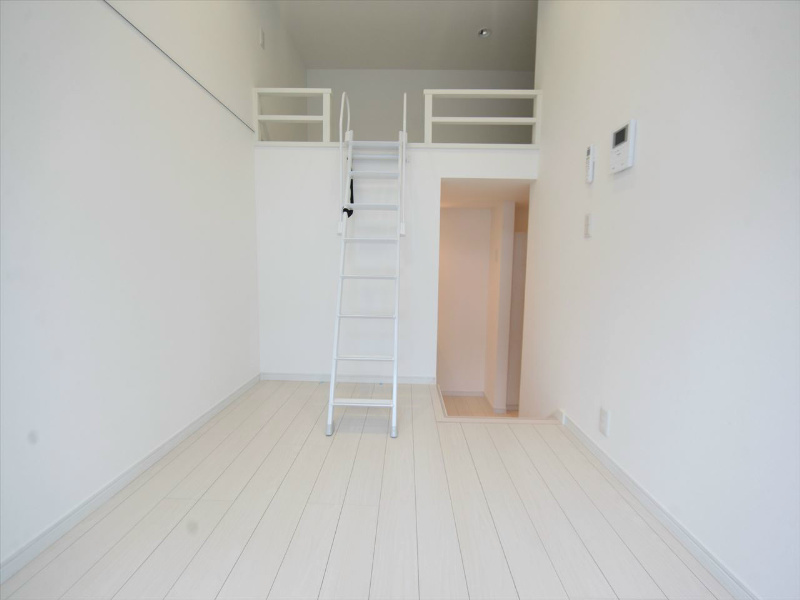 居室・リビング　洋室4.8帖　ロフト5.4帖（収納でもお部屋でも使えます）