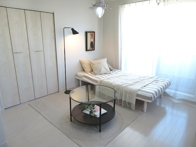 居室・リビング　二面採光♪（家具・雑貨はイメージとなります）