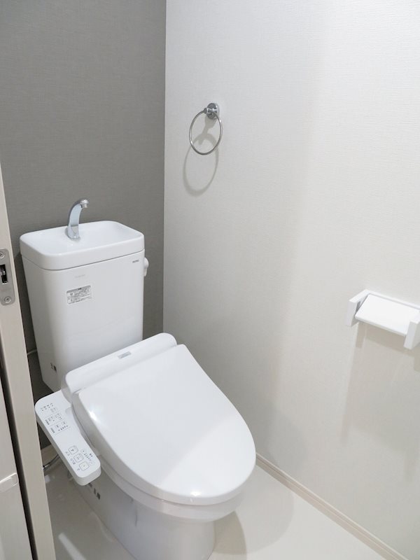 トイレ　ウォシュレット付き