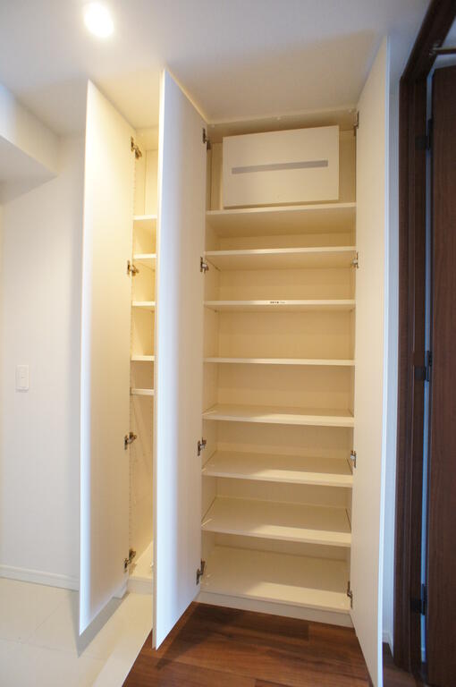 玄関　シューズインクローゼット