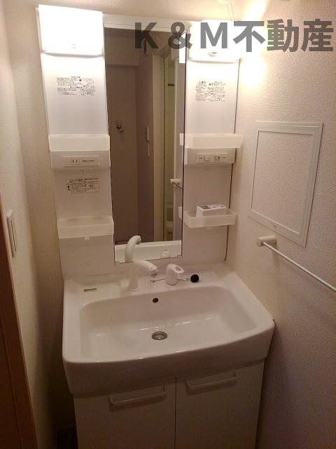 洗面設備　使いやすい洗面所です