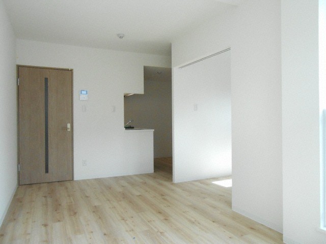 居室・リビング　明るい居間で気持ちまで明るくなりますね！