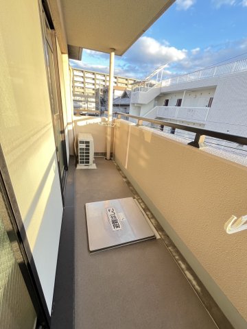 バルコニー　開放的で明るい空間を演出してくれるバルコニーです