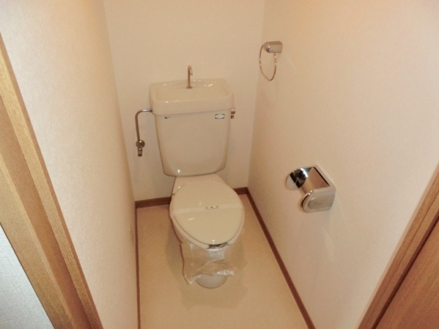トイレ　シンプルで掃除のしやすいトイレです！