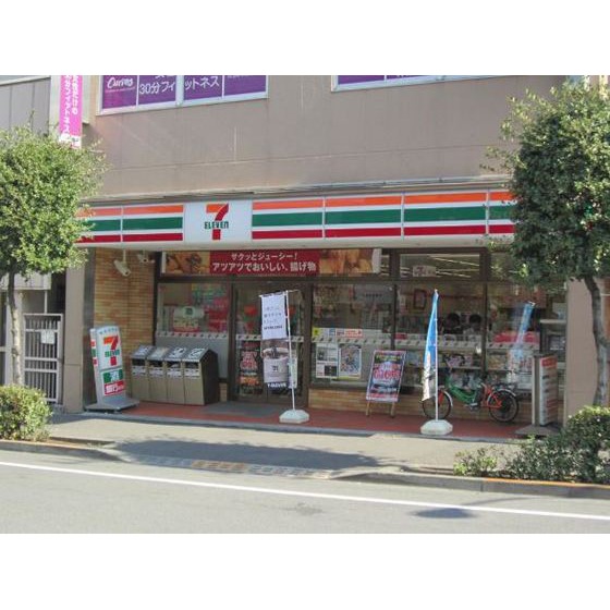 コンビニ　セブンイレブン市谷柳町店（コンビニ）まで304m