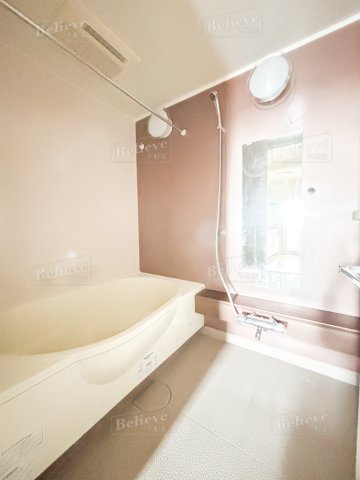 バス・シャワールーム　追い焚き・浴室乾燥機付きのお風呂です♪