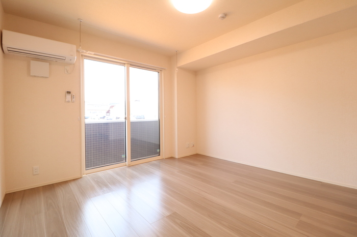 居室・リビング　（同間取参考写真）